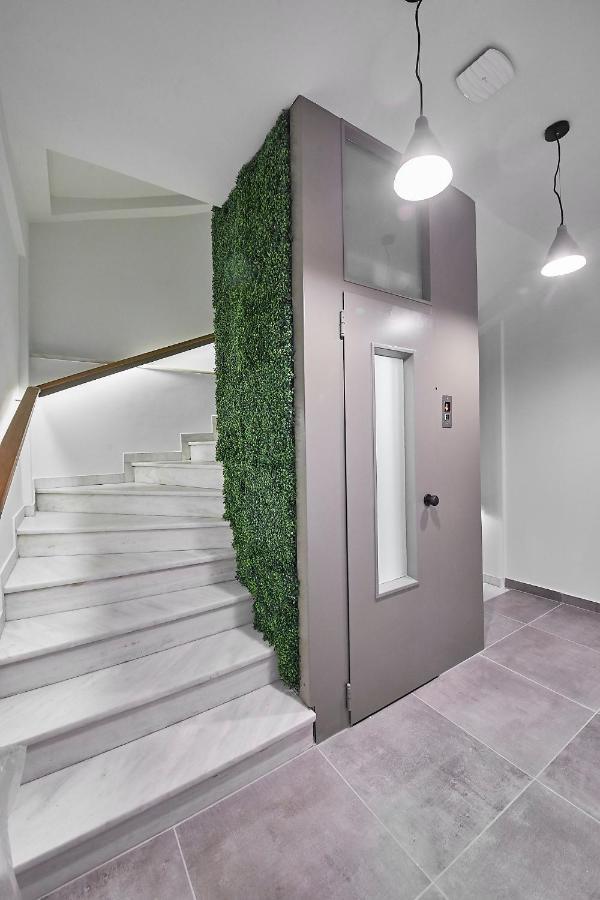 Live In A Funky & Renovated Studio Near Acropolis Афины Экстерьер фото
